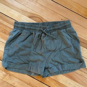 Universal Thread Shorts
